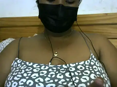 Snapshot of Artinah22 chatting on February 2025 08:03:02 PM Artinah22 online show from February 2025 08:03:02 PM