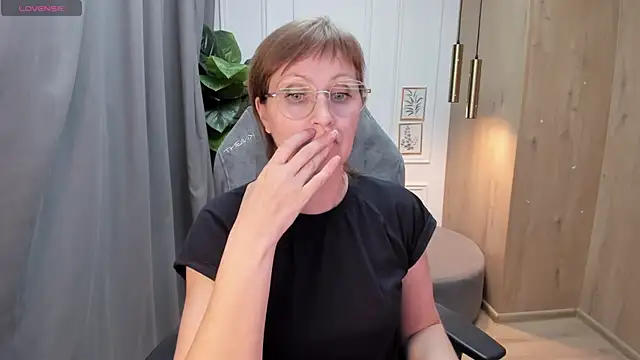 Paris Cherry online show from February 2025 07:49:02 PM