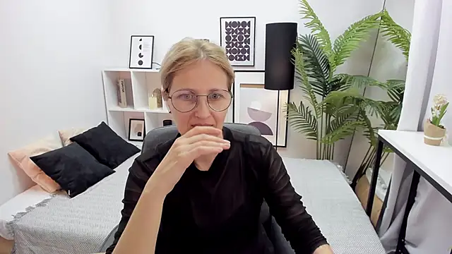 Paris Cherry online show from October 2025 09:26:02 PM