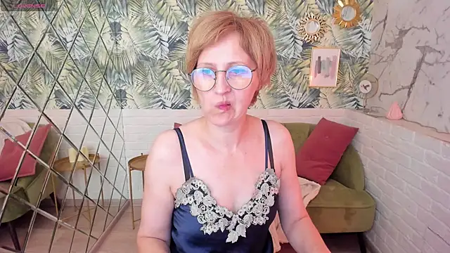 Paris Cherry online show from May 2026 06:09:01 PM