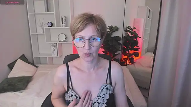 Paris Cherry online show from June 2026 04:49:01 AM