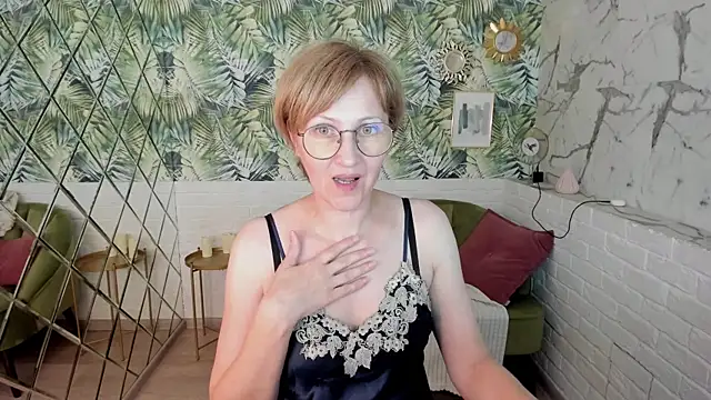 Paris Cherry online show from June 2026 06:12:01 PM