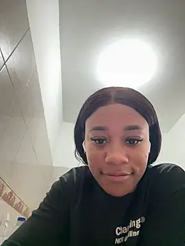 Snapshot of HallyBans chatting on February 2026 04:05:02 PM HallyBans online show from February 2026 04:05:02 PM