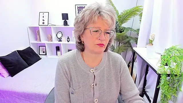 EvelynJoyful online show from November 2025 05:07:01 AM