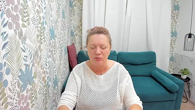 Snapshot of LeaPure chatting on December 2024 05:18:02 AM LeaPure online show from December 2024 05:18:02 AM