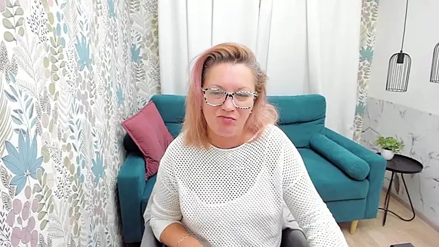 Snapshot of LeaPure chatting on December 2024 04:05:02 PM LeaPure online show from December 2024 04:05:02 PM