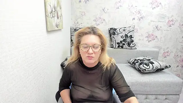 Snapshot of LeaPure chatting on January 2025 10:19:01 PM LeaPure online show from January 2025 10:19:01 PM