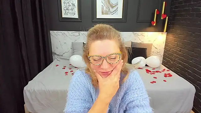 Snapshot of LeaPure chatting on February 2025 11:39:02 AM LeaPure online show from February 2025 11:39:02 AM