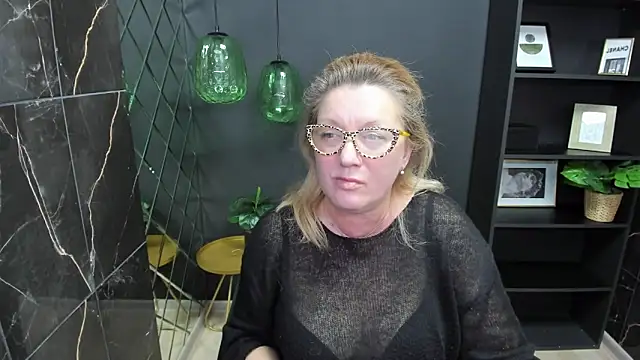 Snapshot of LeaPure chatting on March 2025 11:17:01 AM LeaPure online show from March 2025 11:17:01 AM