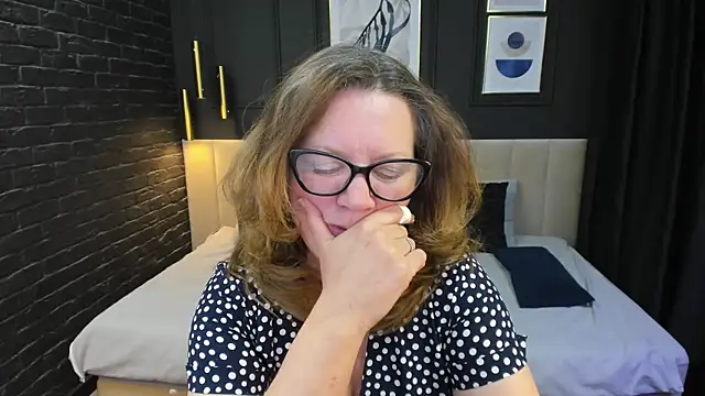 Snapshot of LeaPure chatting on February 2026 05:27:02 PM LeaPure online show from February 2026 05:27:02 PM