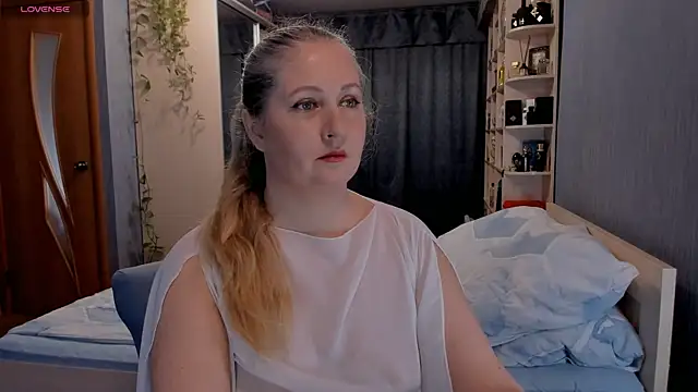 SweetLanna online show from April 2026 08:39:01 PM