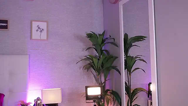 cinnamon afrodit online show from October 2025 07:47:01 PM