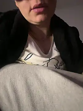 Snapshot of Wet-Pussycat chatting on January 2025 12:25:02 AM Wet-Pussycat online show from January 2025 12:25:02 AM