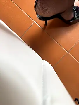 Snapshot of Wet-Pussycat chatting on September 2025 02:28:01 PM Wet-Pussycat online show from September 2025 02:28:01 PM