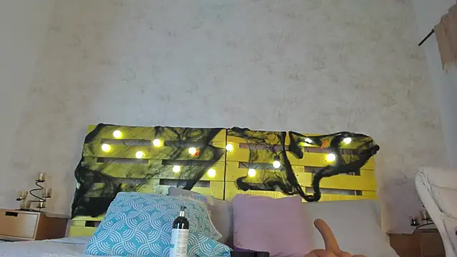 Snapshot of cristinapuerta_ chatting on October 2025 11:33:02 AM cristinapuerta online show from October 2025 11:33:02 AM