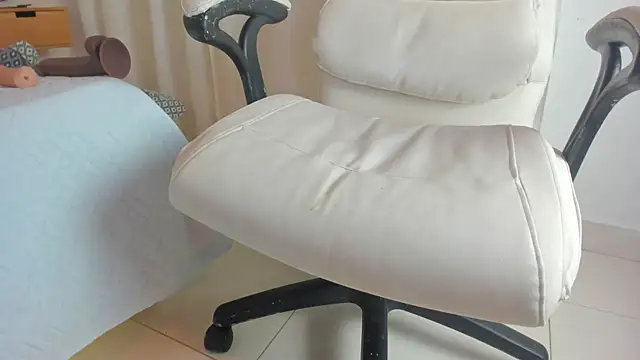 Snapshot of cristinapuerta_ chatting on December 2025 03:06:01 PM cristinapuerta online show from December 2025 03:06:01 PM