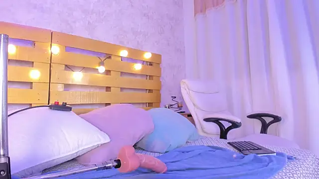 Snapshot of cristinapuerta_ chatting on December 2025 11:49:02 AM cristinapuerta online show from December 2025 11:49:02 AM