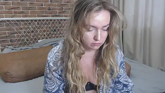 Snapshot of xxkristinaxx chatting on March 2025 06:05:01 AM xxkristinaxx online show from March 2025 06:05:01 AM