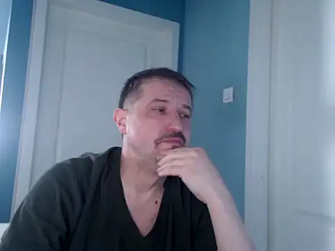 Snapshot of MisterFaithRO chatting on April 2026 09:15:01 AM MisterFaithRO online show from April 2026 09:15:01 AM