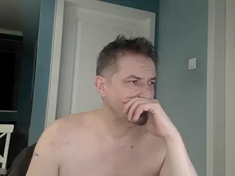 Snapshot of MisterFaithRO chatting on April 2026 11:27:02 PM MisterFaithRO online show from April 2026 11:27:02 PM