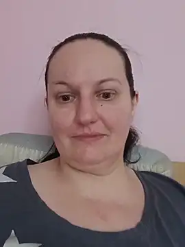 Snapshot of BustyLadyAlma chatting on June 2026 07:39:01 AM BustyLadyAlma online show from June 2026 07:39:01 AM