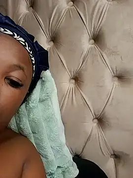 SWEETDOLLY29XX online show from October 2025 07:18:01 AM