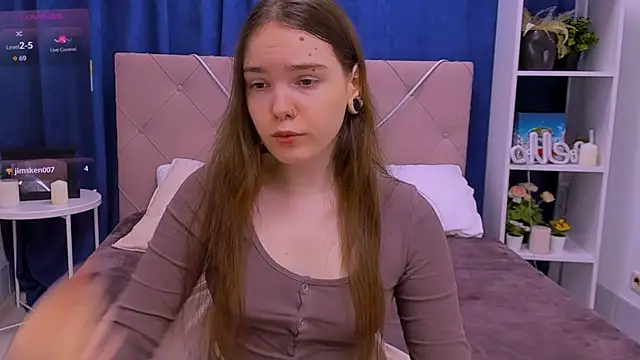 Snapshot of Janie_JJ_Curvie chatting on January 2026 01:31:02 AM Janie JJ Curvie online show from January 2026 01:31:02 AM