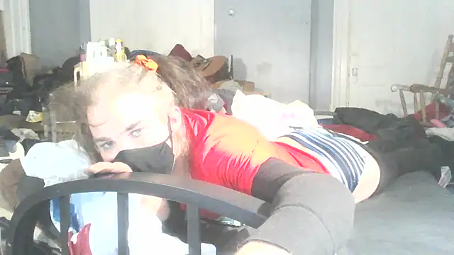 Snapshot of Valarie83 chatting on February 2025 01:19:02 AM Valarie83 online show from February 2025 01:19:02 AM