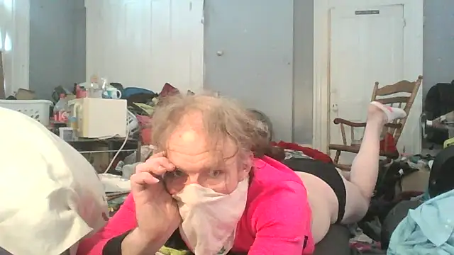 Snapshot of Valarie83 chatting on February 2025 08:44:02 PM Valarie83 online show from February 2025 08:44:02 PM