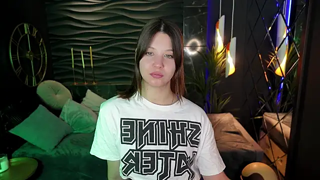 ElizaMild online show from January 2025 05:00:02 PM