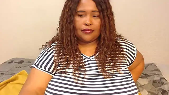 Snapshot of zandile chatting on December 2024 03:29:02 AM zandile online show from December 2024 03:29:02 AM