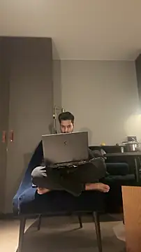 dhruv9413 online show from December 2025 05:44:02 PM