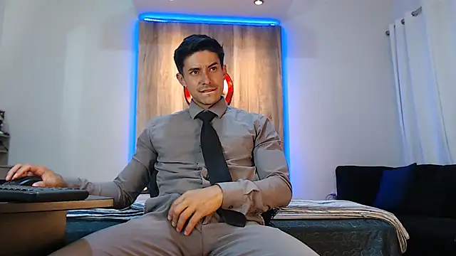 Andrew 4  online show from March 2025 03:13:02 AM