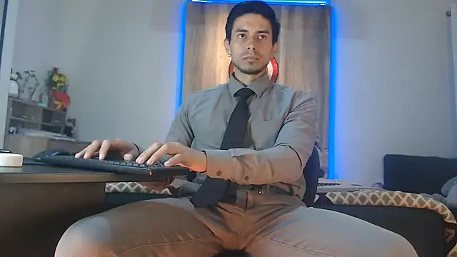 Andrew 4  online show from September 2025 03:50:02 AM