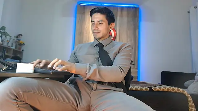 Andrew 4  online show from September 2025 02:14:01 AM