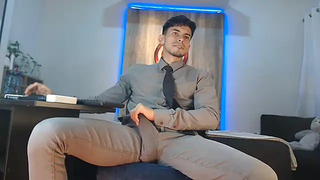 Andrew 4  online show from November 2025 04:12:01 AM