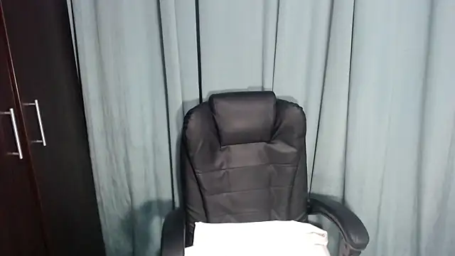 Snapshot of erikaerika chatting on March 2025 08:15:01 AM erikaerika online show from March 2025 08:15:01 AM