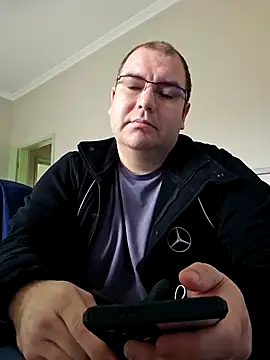 Snapshot of Andrew1900529 chatting on December 2024 11:01:02 AM Andrew1900529 online show from December 2024 11:01:02 AM