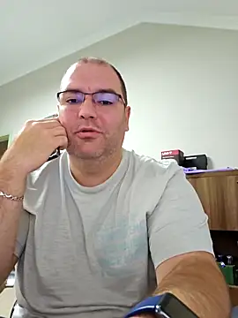 Andrew1900529 online show from October 2025 06:24:01 AM