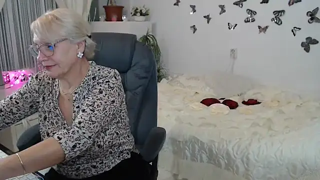 Ghertrude52 online show from October 2025 03:35:01 AM