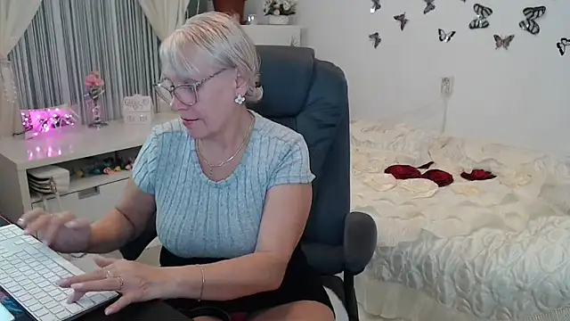 Ghertrude52 online show from October 2025 03:04:01 AM