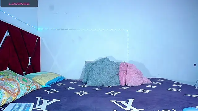 Snapshot of DanisaBrown chatting on December 2024 01:40:01 PM DanisaBrown online show from December 2024 01:40:01 PM