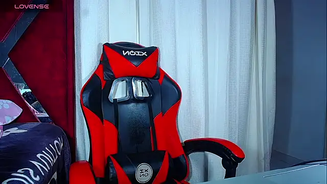 Snapshot of DanisaBrown chatting on November 2025 02:17:01 PM DanisaBrown online show from November 2025 02:17:01 PM