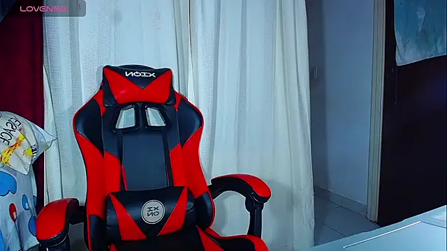 Snapshot of DanisaBrown chatting on November 2025 02:28:01 PM DanisaBrown online show from November 2025 02:28:01 PM