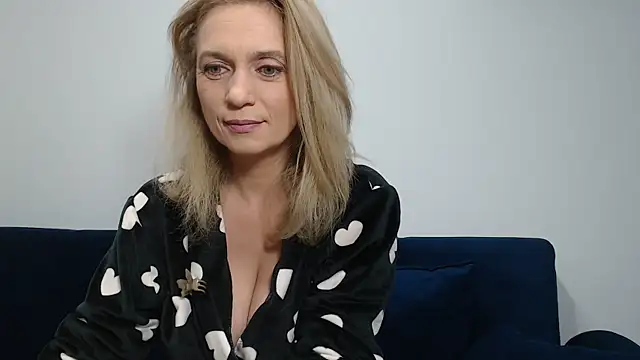 Snapshot of MysticCreature chatting on January 2025 05:22:02 AM MysticCreature online show from January 2025 05:22:02 AM