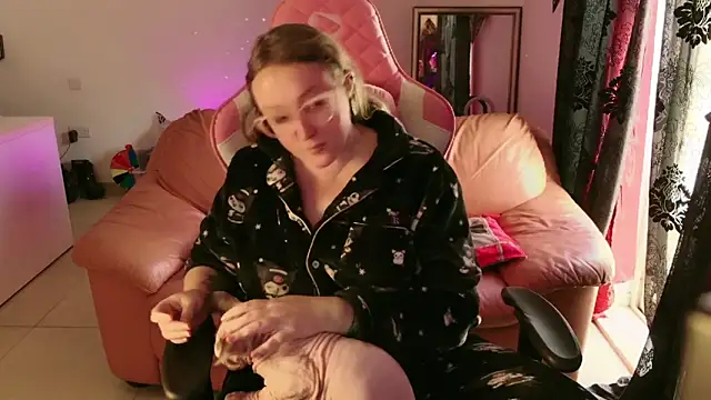 kisicaxx online show from February 2025 01:01:01 PM