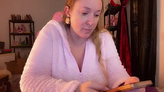 kisicaxx online show from November 2025 06:29:02 PM