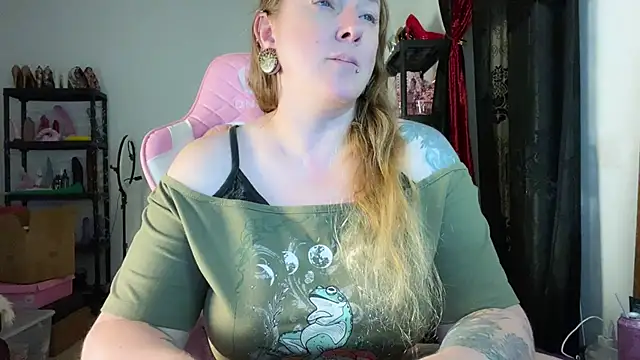 kisicaxx online show from November 2025 06:45:01 PM