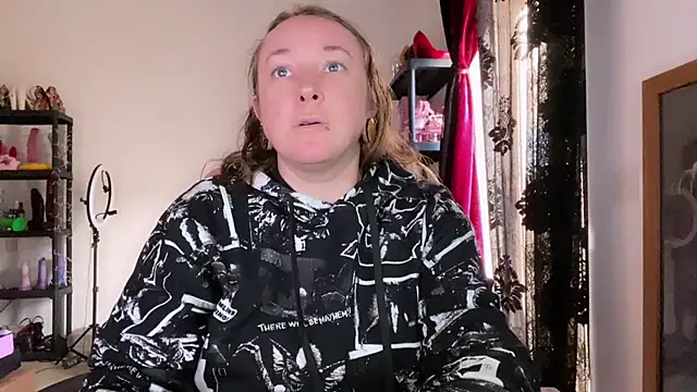 kisicaxx online show from December 2025 02:01:02 PM