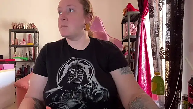 kisicaxx online show from April 2026 01:07:01 PM